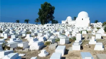 تفاصيل القضية.. ضبط رجل يبني مقبرة داخل منزله لنقل رفات والديه